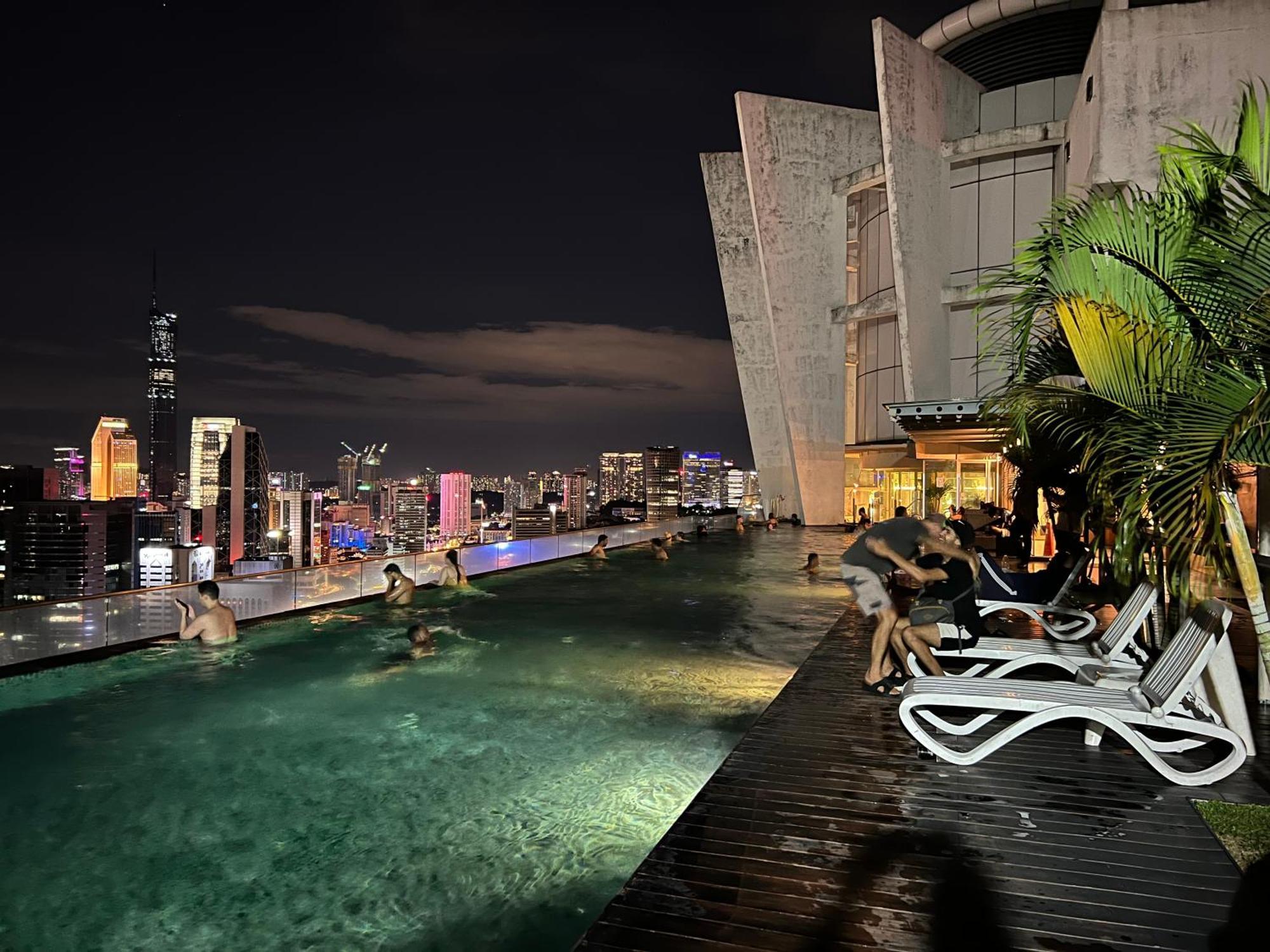 Regalia Spritz Empire Hostel Kuala Lumpur Exterior foto